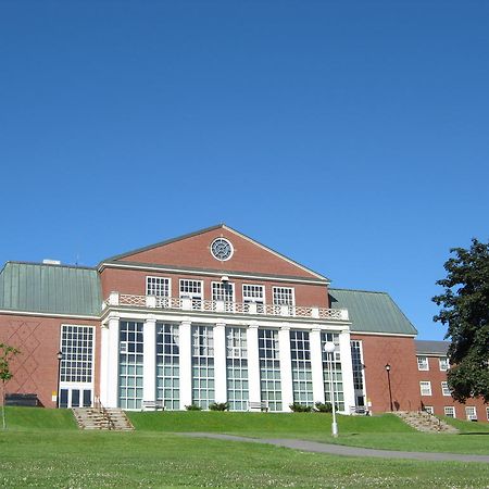 Unb Fredericton Accommodations Bagian luar foto