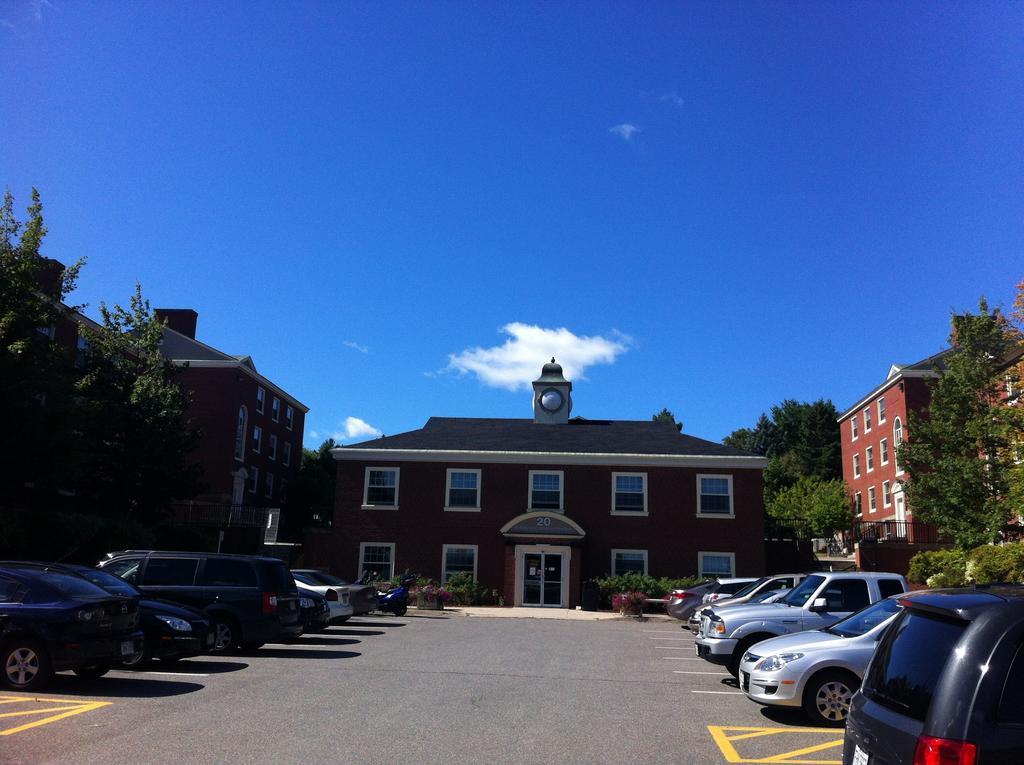 Unb Fredericton Accommodations Bagian luar foto