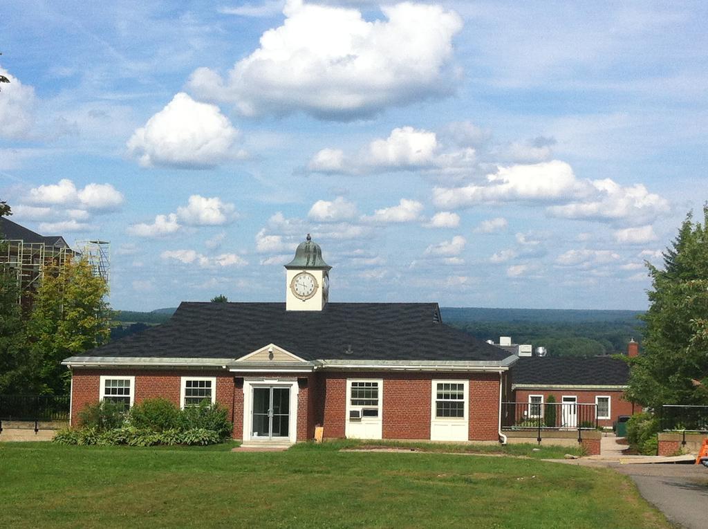 Unb Fredericton Accommodations Bagian luar foto